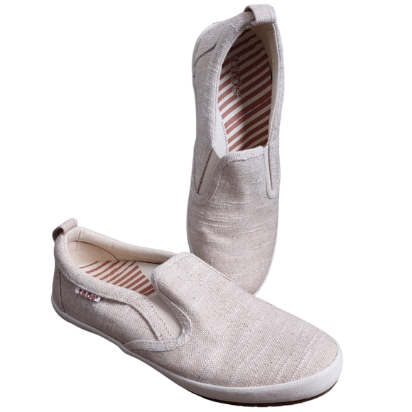 Taos 7.5 Dandy Canvas Slip On Shoes - Picture 1 of 12